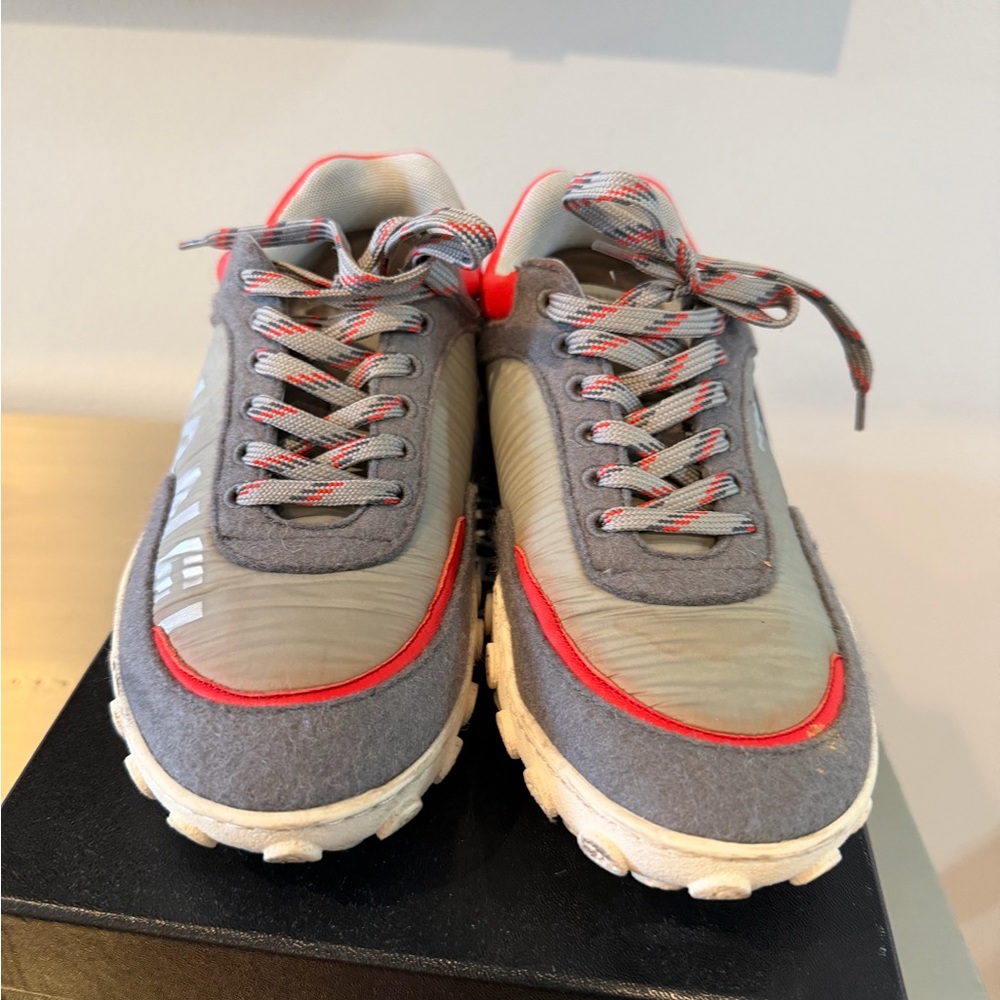 Authentic CHANEL Gray & red Women Low-Top Sneakers with Interlocking CC - Picture 5 of 8